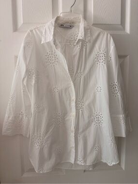 Zara White Eyelet Floral Button-Up Blouse